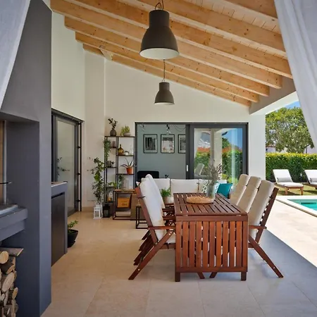 Laurentii Вилла Святой Ловреч Пазенатички